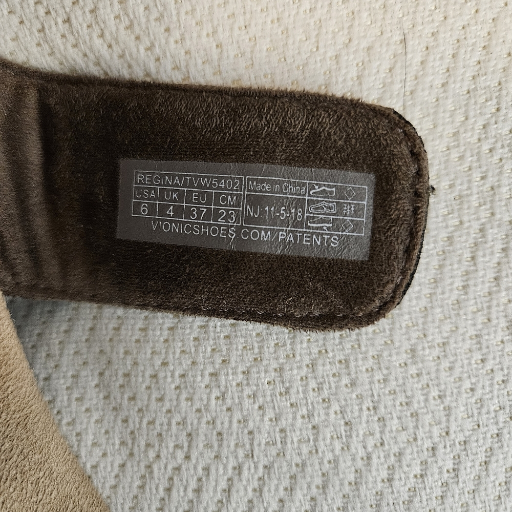 Vionic Regina Sandal Adjustable Wedge Slide Size 6 Like New Taupe Color - Picture 3 of 12
